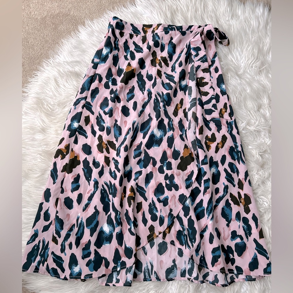 Pink leopard flowy skirt Size Medium